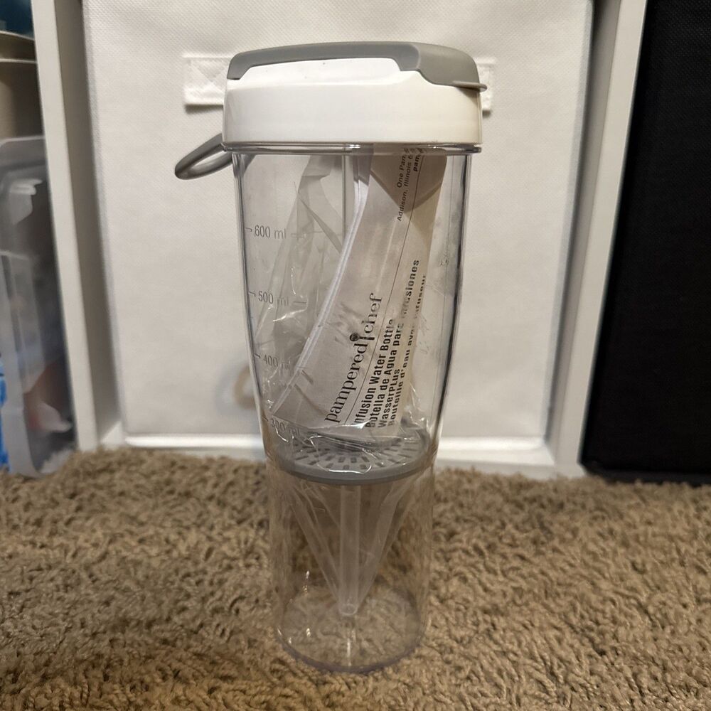 Pampered Chef Infusion Water Bottle 1287 with Flip Top Straw Made in USA New